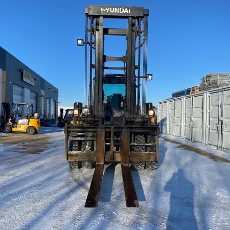 Used 2015 HYUNDAI 160D-7A Pneumatic Tire Forklift for sale in Red Deer Alberta