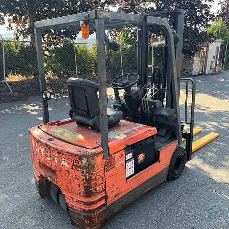 Used 2000 TOYOTA 5FBE18 Electric Forklift for sale in Saanichton British Columbia