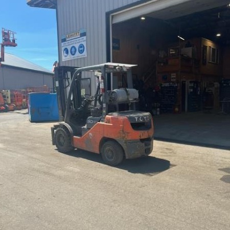 Used 2015 TOYOTA 8FGU30 Pneumatic Tire Forklift for sale in Langley British Columbia