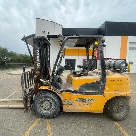 Used 2018 HYUNDAI 40L-7A Pneumatic Tire Forklift for sale in Red Deer Alberta