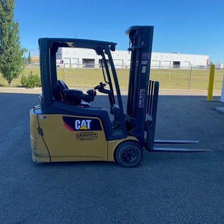 Used 2015 CAT 2ET4000 Electric Forklift for sale in Red Deer Alberta