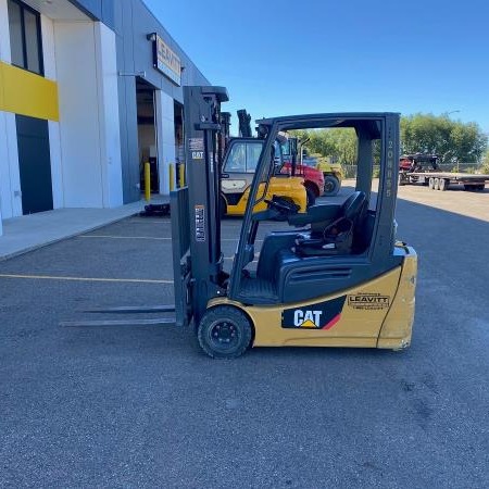 Used 2015 CAT 2ET4000 Electric Forklift for sale in Red Deer Alberta