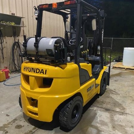 Used 2021 HYUNDAI 25L-7A Pneumatic Tire Forklift for sale in Nanaimo British Columbia