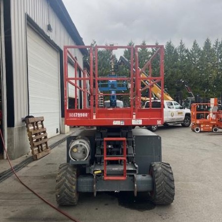 Used 2015 SKYJACK SJ6832RT Scissor Lift for sale in Langley British Columbia