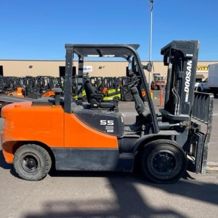 Used 2015 DOOSAN D55C-7 Pneumatic Tire Forklift for sale in Phoenix Arizona