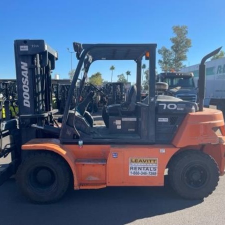 Used 2017 DOOSAN D70S-7 Pneumatic Tire Forklift for sale in Phoenix Arizona