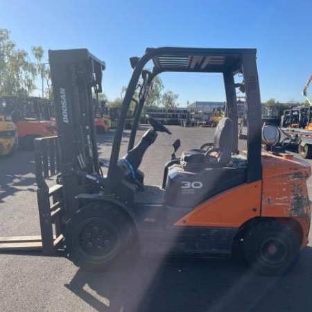 Used 2019 DOOSAN G30N-7 Pneumatic Tire Forklift for sale in Phoenix Arizona