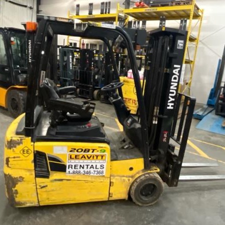 Used 2015 HYUNDAI 20BT-9 Electric Forklift for sale in Cambridge Ontario