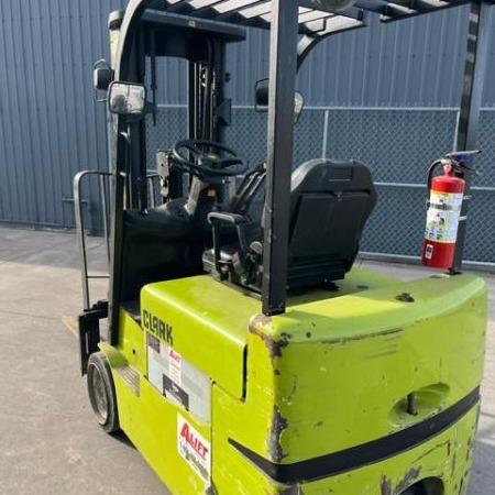 Used 2017 CLARK TMX25 Electric Forklift for sale in Belle River Ontario