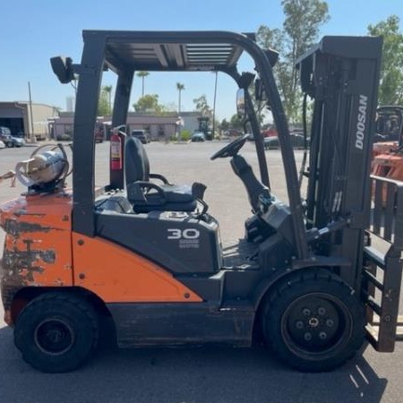 Used 2019 DOOSAN G30N-7 Pneumatic Tire Forklift for sale in Phoenix Arizona