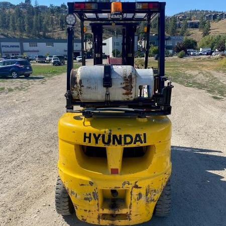 Used 2008 HYUNDAI 25L-7 Pneumatic Tire Forklift for sale in Kelowna British Columbia