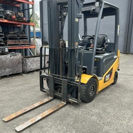 Used 2019 CAT 2EPC5000 Electric Forklift for sale in Tukwila Washington