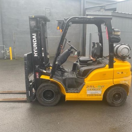 Used 2018 HYUNDAI 25L-9A Pneumatic Tire Forklift for sale in Portland Oregon