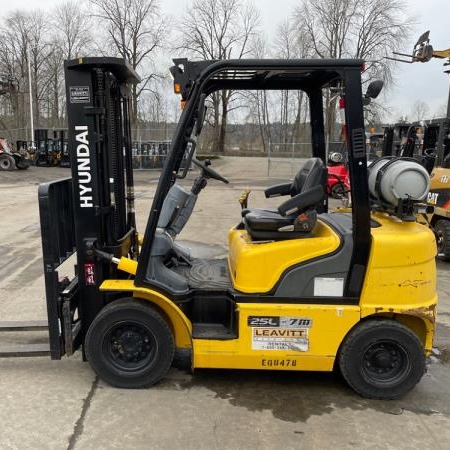 Used 2017 HYUNDAI 25L-7M Pneumatic Tire Forklift for sale in Tukwila Washington