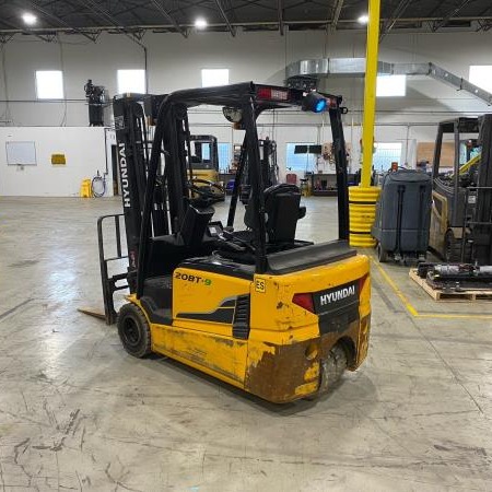 Used 2018 HYUNDAI 20BT-9 Electric Forklift for sale in Surrey British Columbia