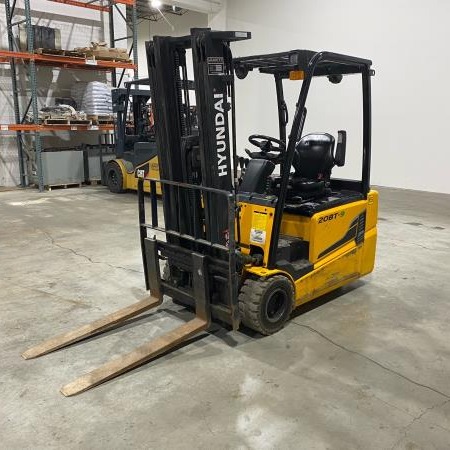 Used 2018 HYUNDAI 20BT-9 Electric Forklift for sale in Surrey British Columbia