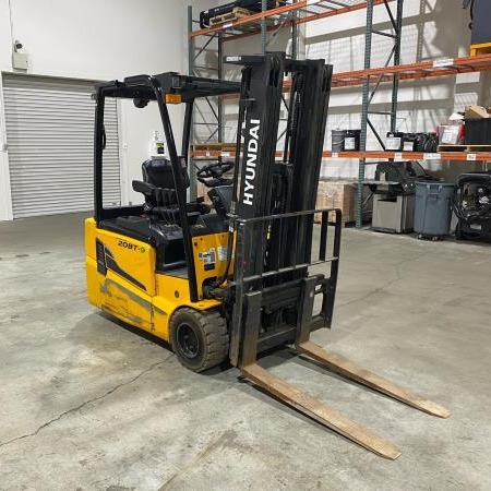 Used 2018 HYUNDAI 20BT-9 Electric Forklift for sale in Surrey British Columbia