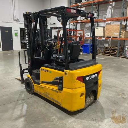 Used 2018 HYUNDAI 20BT-9 Electric Forklift for sale in Surrey British Columbia