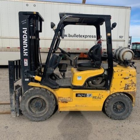 Used 2008 HYUNDAI 30L-7 Pneumatic Tire Forklift for sale in Regina Saskatchewan