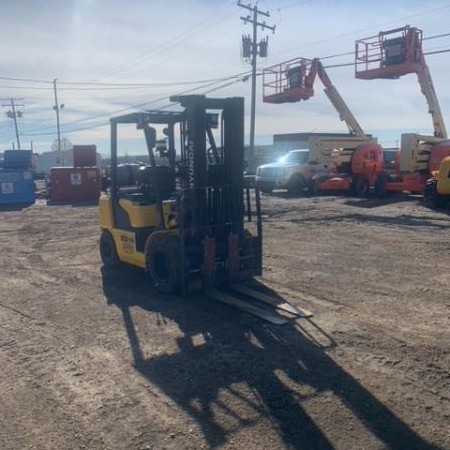 Used 2015 HYUNDAI 33L-7 Pneumatic Tire Forklift for sale in Saskatoon Saskatchewan