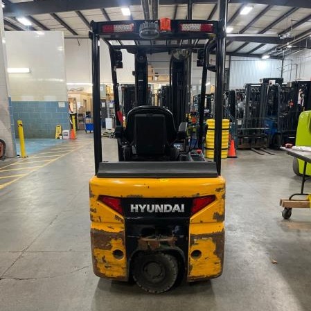 Used 2021 HYUNDAI 20BT-9U Electric Forklift for sale in Cambridge Ontario