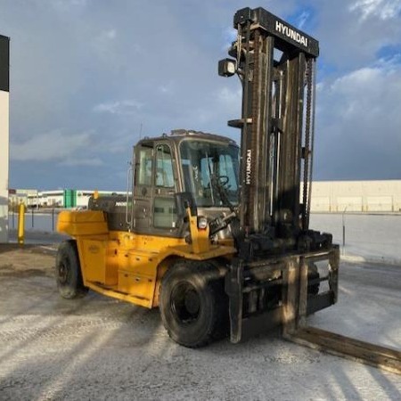 Used 2018 HYUNDAI 160D-9 Pneumatic Tire Forklift for sale in Red Deer Alberta