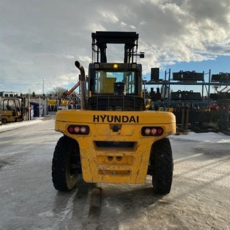 Used 2018 HYUNDAI 160D-9 Pneumatic Tire Forklift for sale in Red Deer Alberta