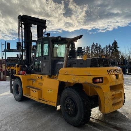 Used 2018 HYUNDAI 160D-9 Pneumatic Tire Forklift for sale in Red Deer Alberta