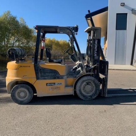 Used 2018 HYUNDAI 40L-7A Pneumatic Tire Forklift for sale in Red Deer Alberta