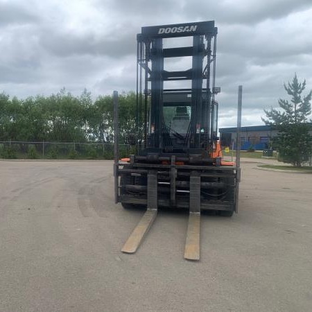 Used 2013 DOOSAN D160S-5 Pneumatic Tire Forklift for sale in Red Deer Alberta