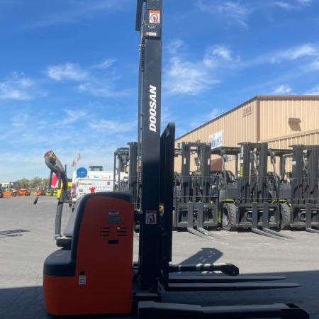 Used 2021 DOOSAN BWS17S-7 Electric Pallet Jack for sale in Phoenix Arizona