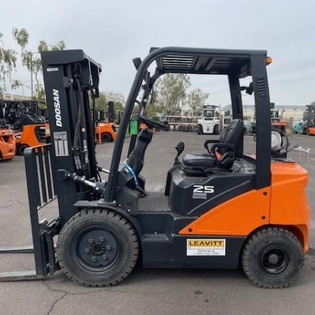 Used 2022 DOOSAN G25E-7 Pneumatic Tire Forklift for sale in Phoenix Arizona