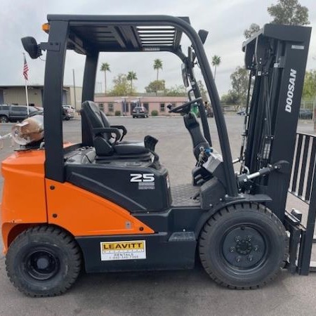 Used 2022 DOOSAN G25E-7 Pneumatic Tire Forklift for sale in Phoenix Arizona