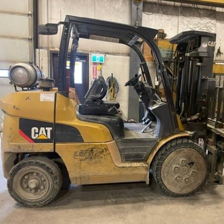 Used 2018 HYUNDAI 80D-9 Pneumatic Tire Forklift for sale in Langley British Columbia
