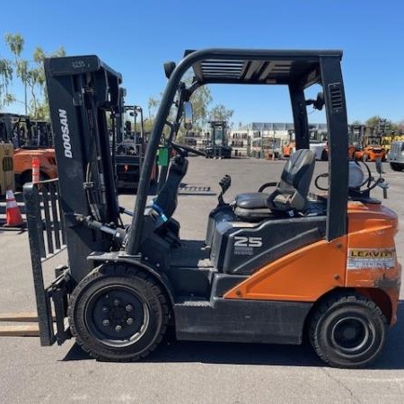 Used 2021 DOOSAN G25N-7 Pneumatic Tire Forklift for sale in Phoenix Arizona