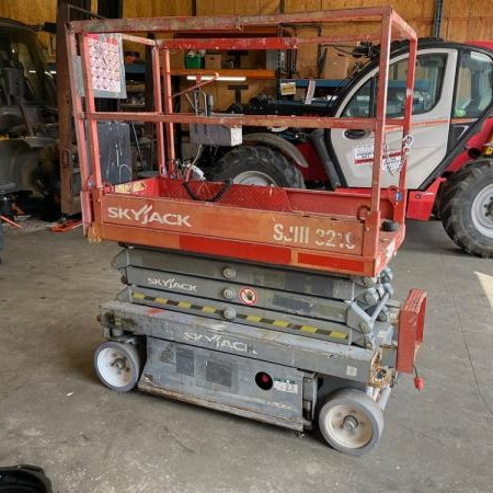 Used 2015 SKYJACK SJ3219 Scissor Lift for sale in Langley British Columbia