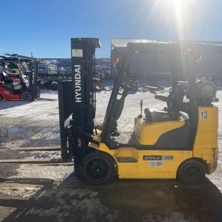 Used 2023 HYUNDAI 25LC-7A Cushion Tire Forklift for sale in Regina Saskatchewan