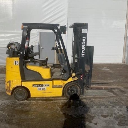 Used 2017 HYUNDAI 25LC-7A Cushion Tire Forklift for sale in Regina Saskatchewan