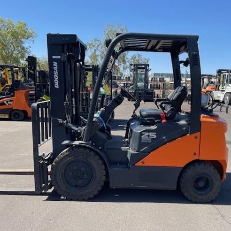 Used 2021 DOOSAN G25N-7 Pneumatic Tire Forklift for sale in Phoenix Arizona