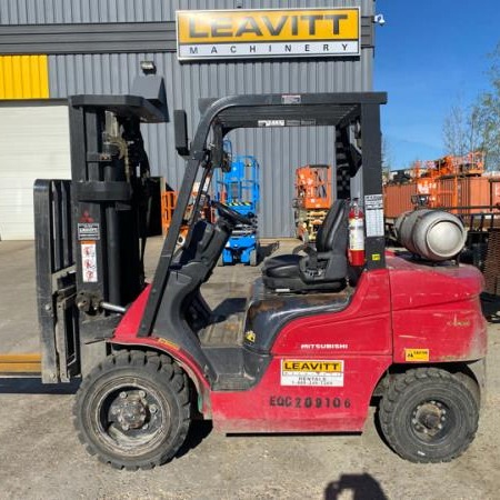 Used 2015 MITSUBISHI FG30N Pneumatic Tire Forklift for sale in Edmonton Alberta