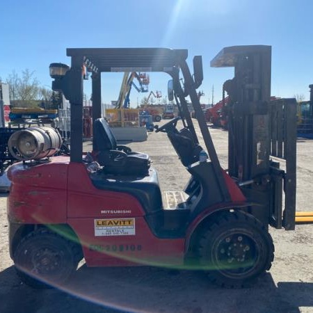 Used 2015 MITSUBISHI FG30N Pneumatic Tire Forklift for sale in Edmonton Alberta