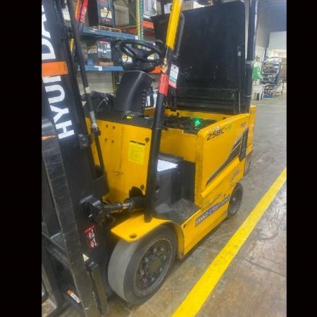 Used 2019 HYUNDAI 25BC-9 Electric Forklift for sale in Brampton Ontario