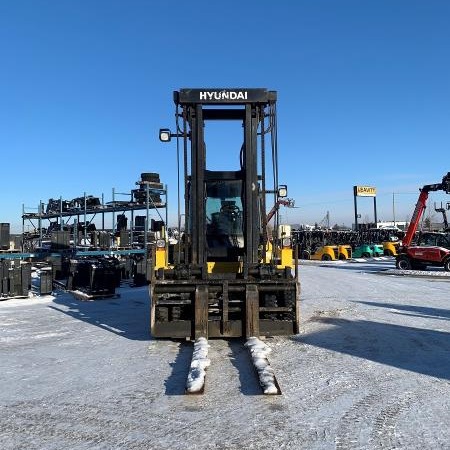 Used 2018 HYUNDAI 110D-9 Pneumatic Tire Forklift for sale in Red Deer Alberta