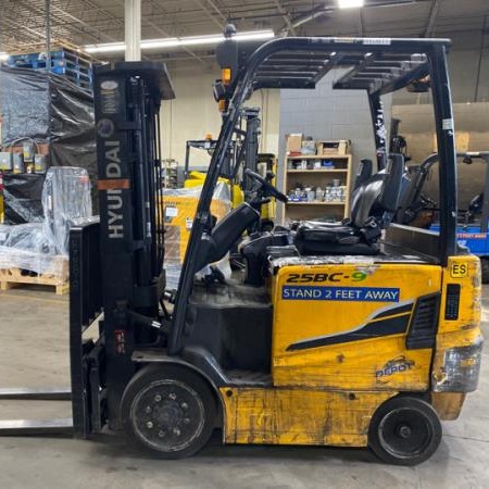 Used 2019 HYUNDAI 25BC-9 Electric Forklift for sale in London Ontario