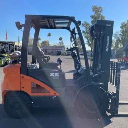 Used 2022 DOOSAN G25N-7 Pneumatic Tire Forklift for sale in Phoenix Arizona