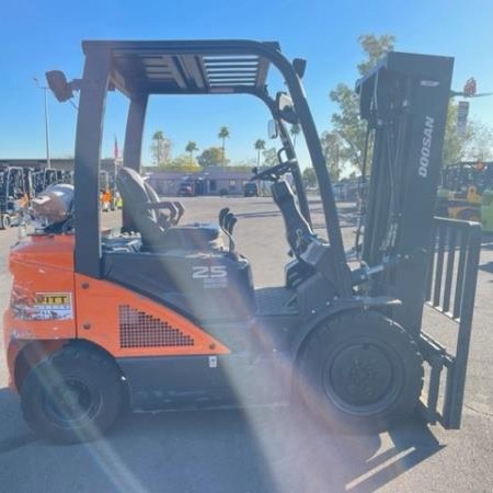 Used 2022 DOOSAN G25N-7 Pneumatic Tire Forklift for sale in Pheonix Arizona