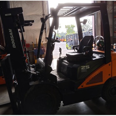 Used 2022 DOOSAN G25N-7 Pneumatic Tire Forklift for sale in Phoenix Arizona