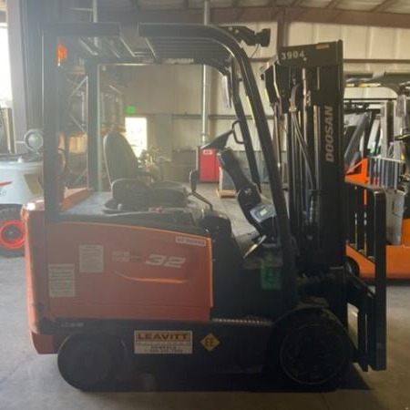 Used 2020 DOOSAN BC32S-7 Electric Forklift for sale in Phoenix Arizona