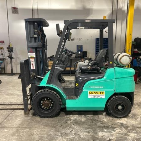 Used 2017 MITSUBISHI FG25N Pneumatic Tire Forklift for sale in Red Deer Alberta