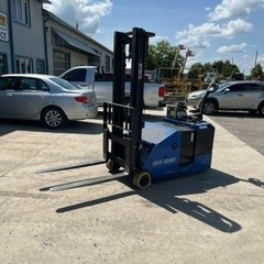 Used 2019 BLUE GIANT BGL-33 Electric Pallet Jack for sale in Cambridge Ontario